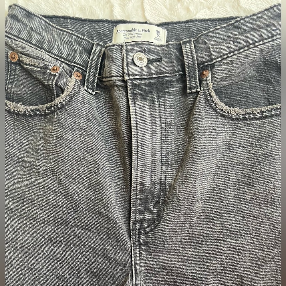 Abercrombie & Fitch Curve Love Straight Leg Jeans Washed Charcoal Black Size 26 - Picture 2 of 4